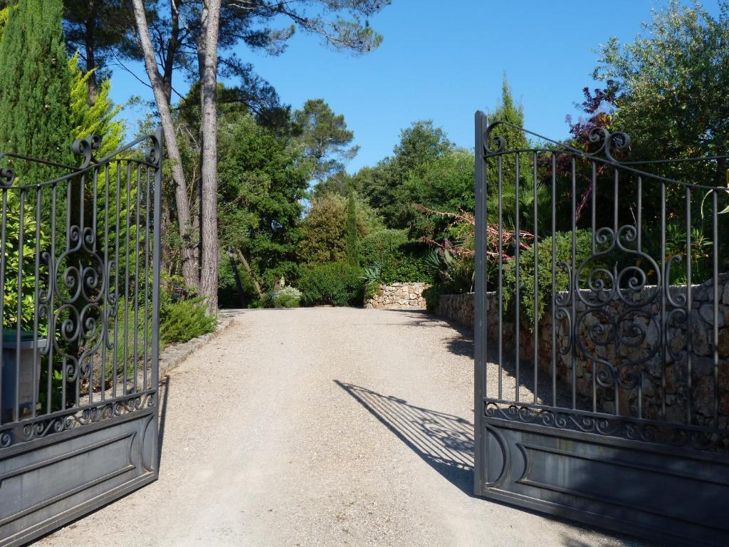 Le Mas Du Pere La Motte Værelse billede